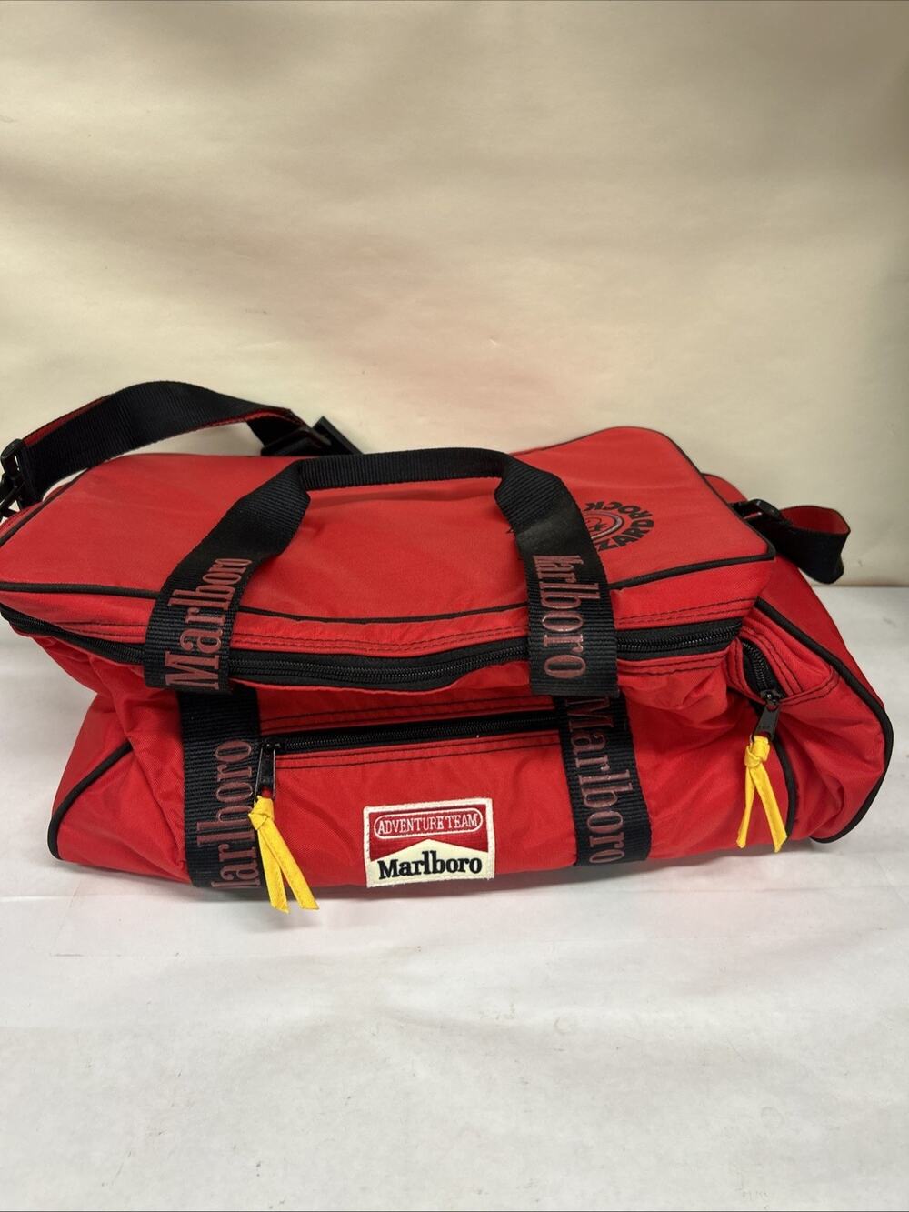 Vintage Marlboro Red Insulated Cooler Duffle Bag Adventure Team Lizard Rock 90s